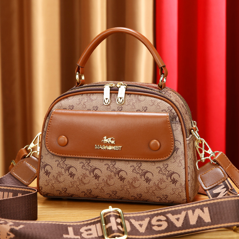 Horse-drawn carriage - spelled brown