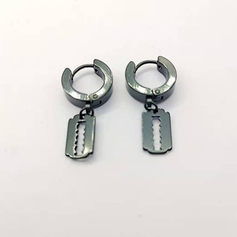5:Earring blade Black