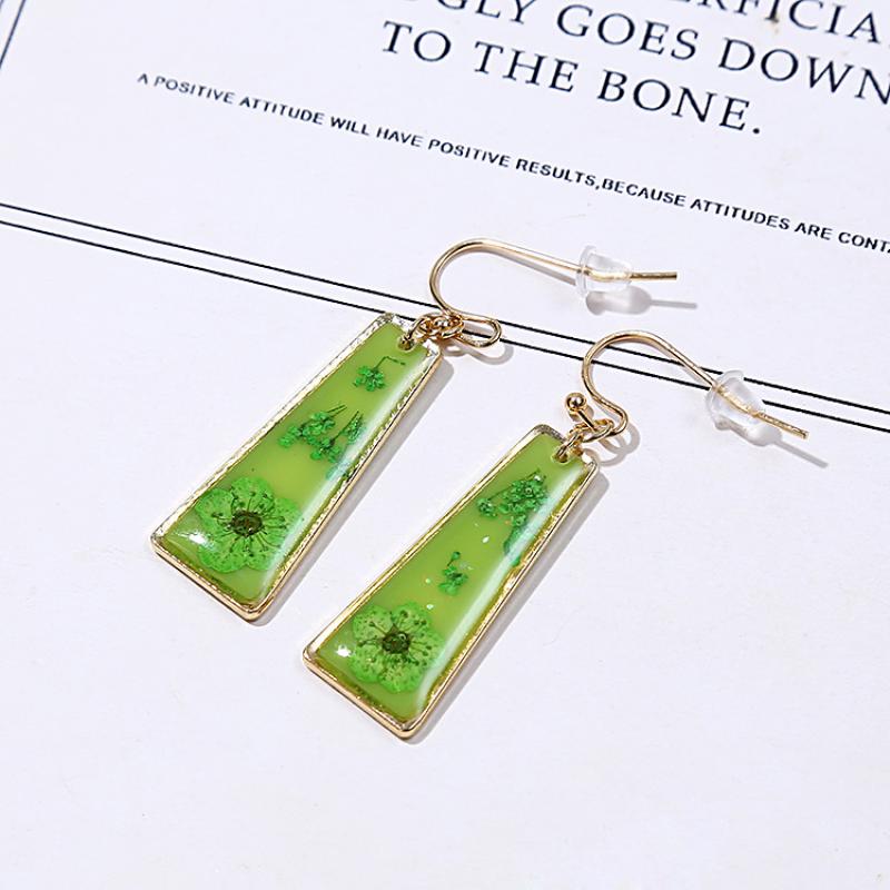 3:4 Green Narcissus Lace Trapezoid Earrings