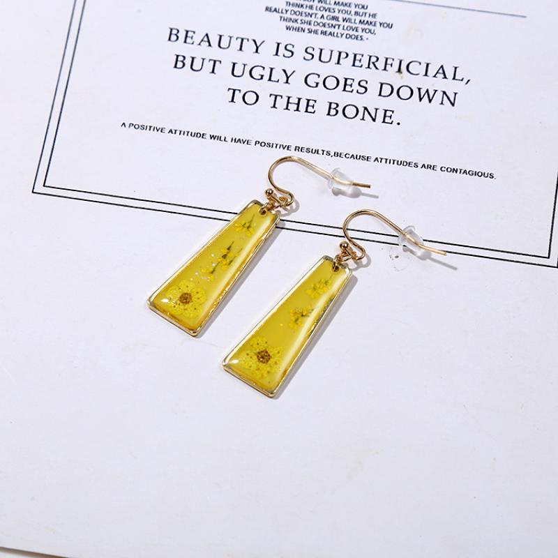 5:6 Yellow Narcissus Lace Trapezoid Earrings