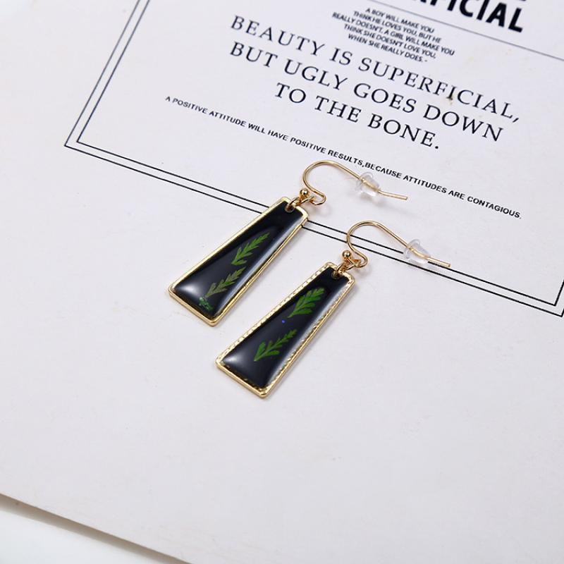 6:7 Trapezoid Earrings in Dark Grey Leaves