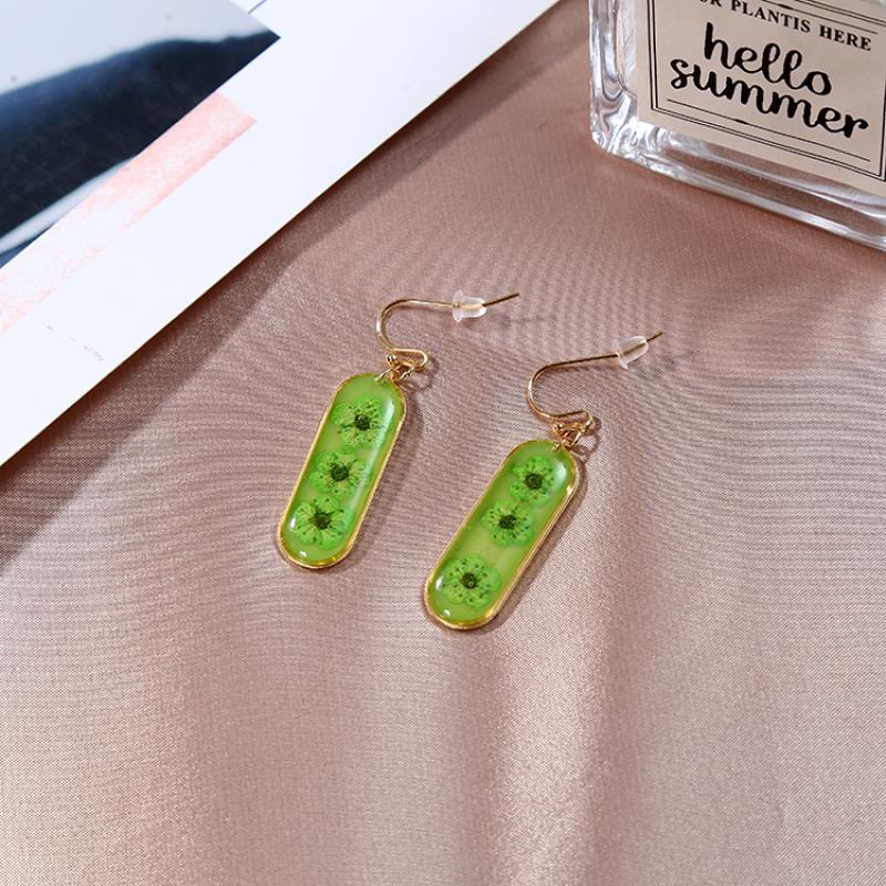 4:5 green bottom rectangular round head green daffodil eardrop