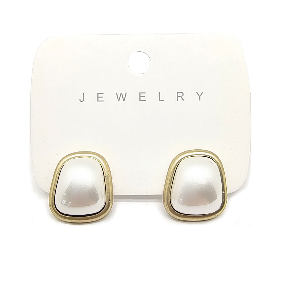 2:Trapezoidal Pearl Earrings (card not included)