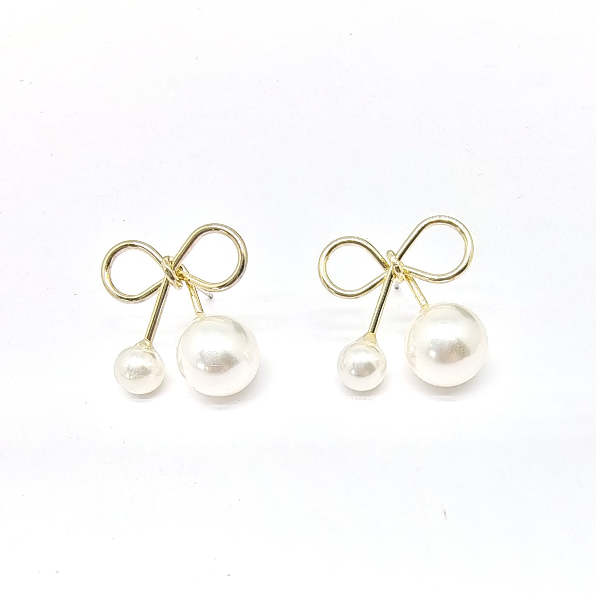 5:Bow Pearl Earrings (card not included)