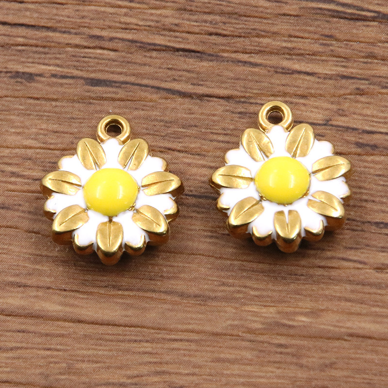 5:No. 3 white double-sided flower 15x18mm 3.3g