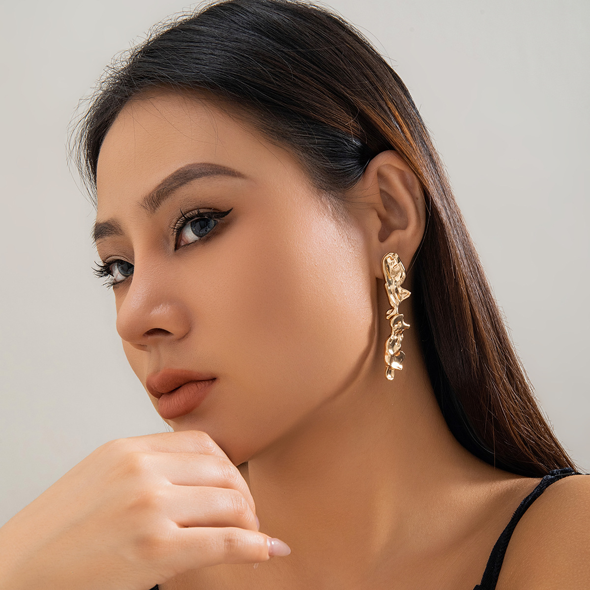 Golden stud earrings 3046