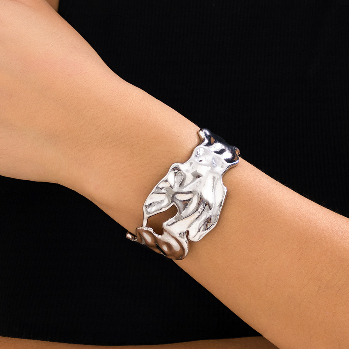 7:04 BRACELET WHITE K 2271