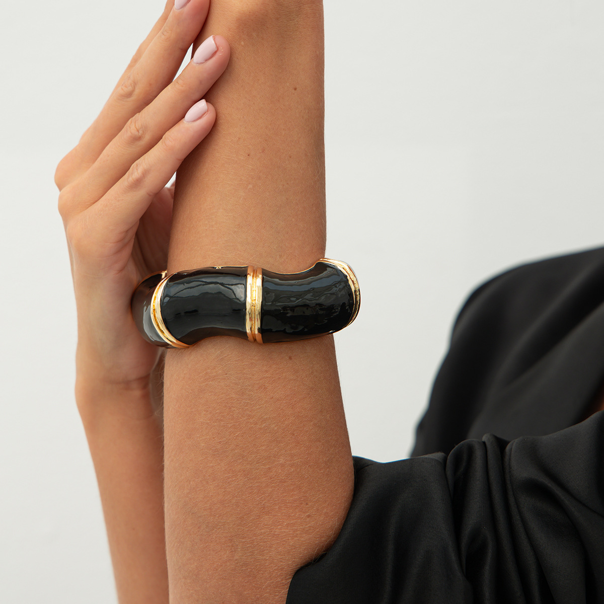 3:01 gold black 2841