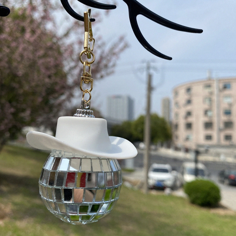 2:White hat key chain