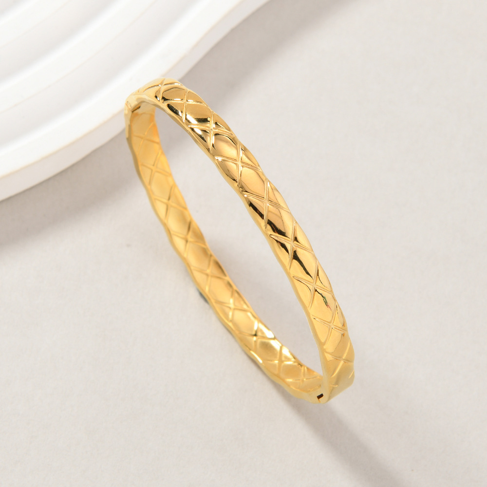 Diamond-shaped style