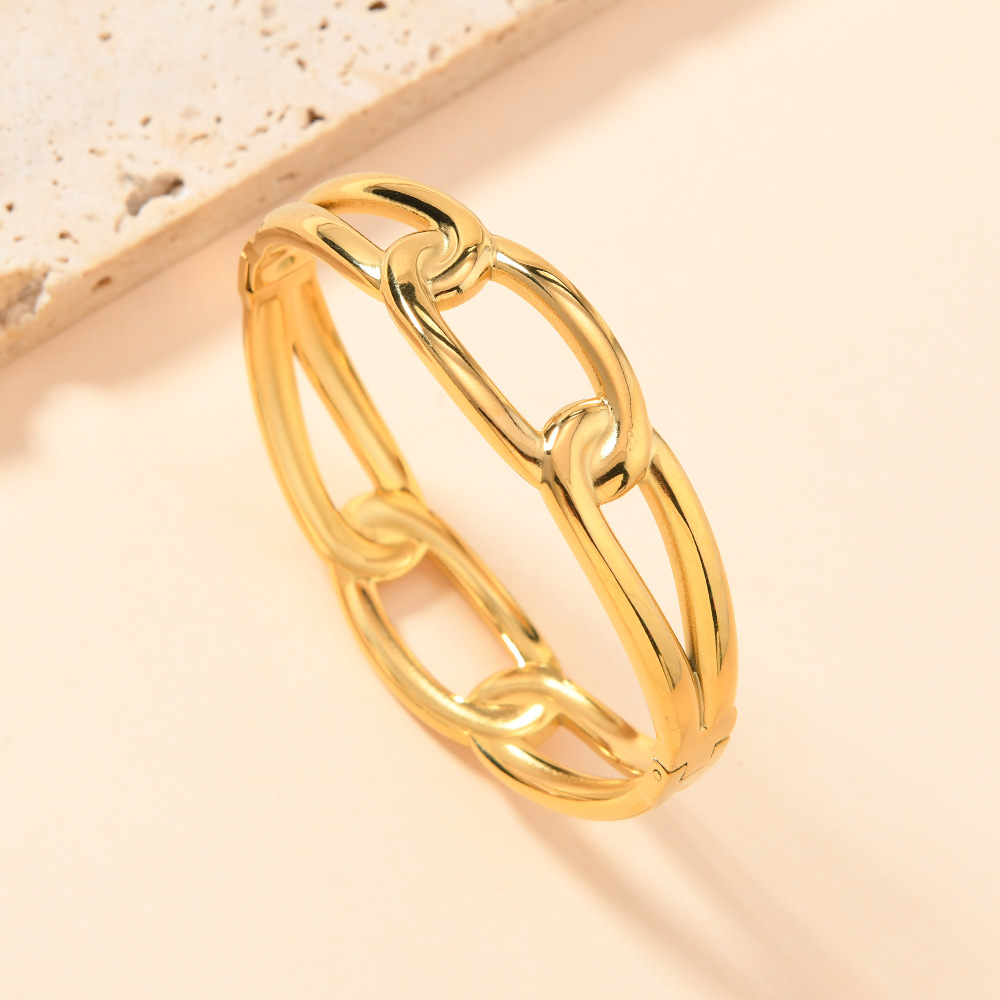 7:hollow geometric style