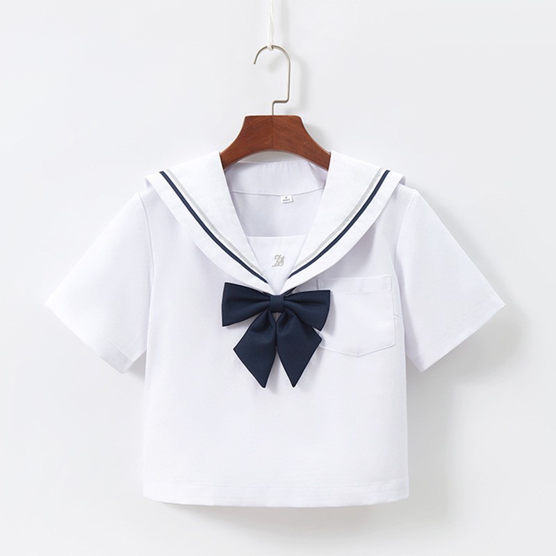 Short-sleeved top (with a navy blue bow tie)