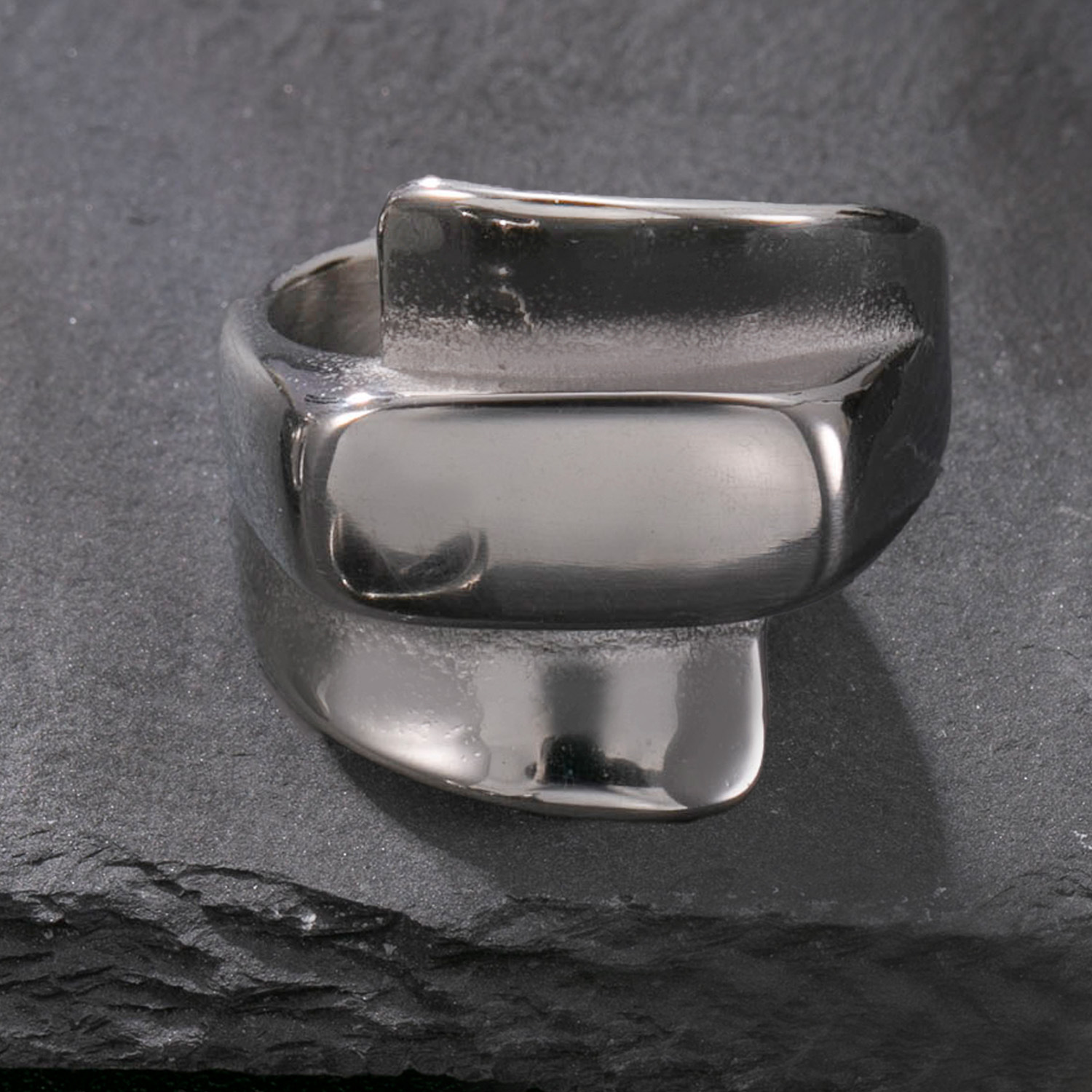 Three-layer glossy closed-mouth ring