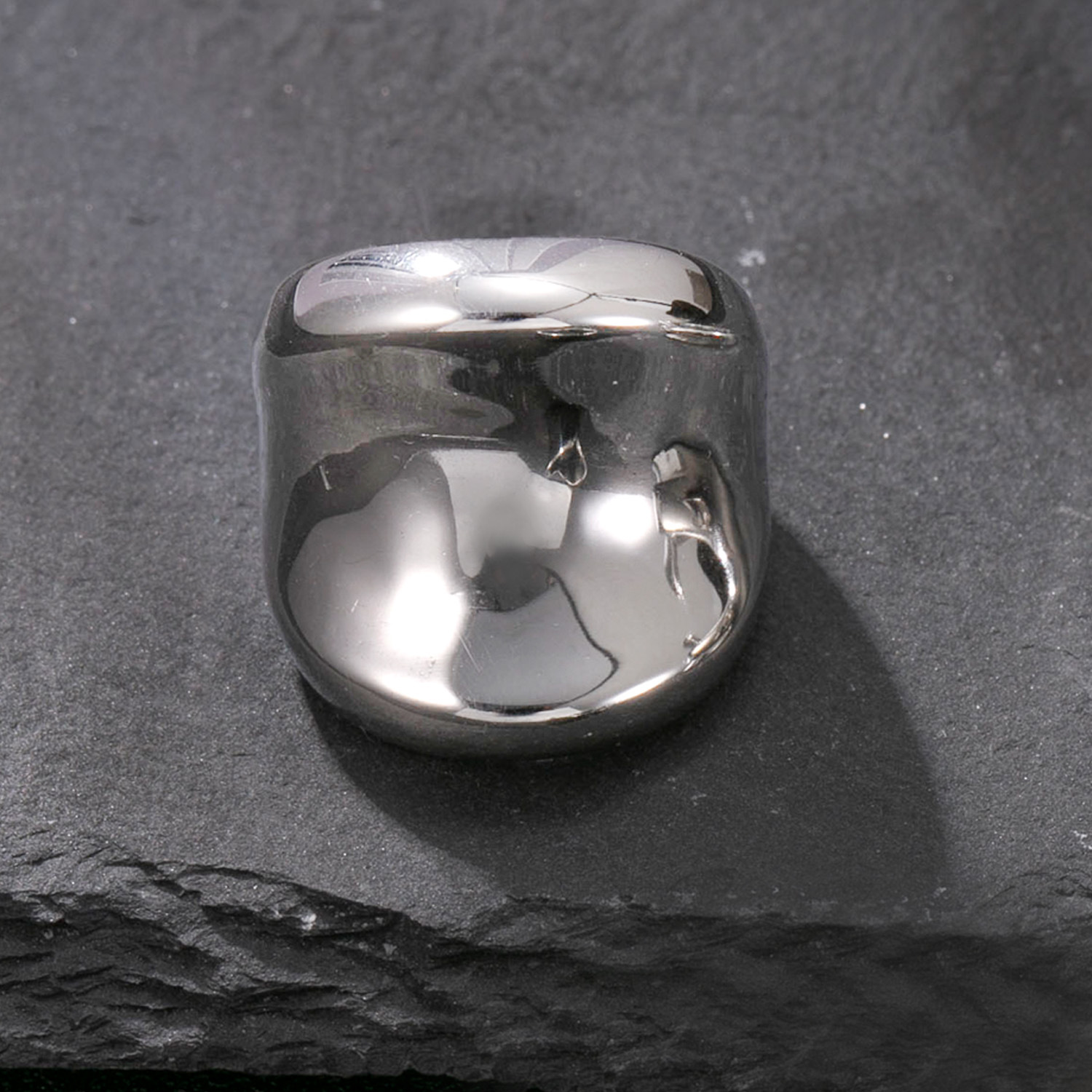 Concave wide smooth closed ring