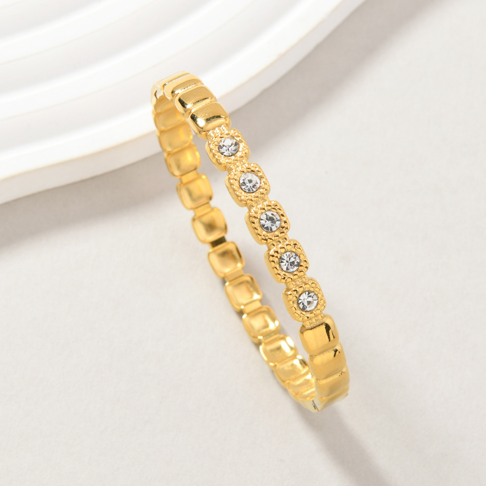 Polka dot square style