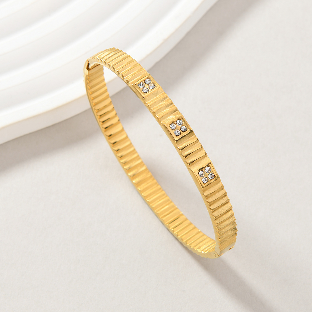 1:Striped diamond model