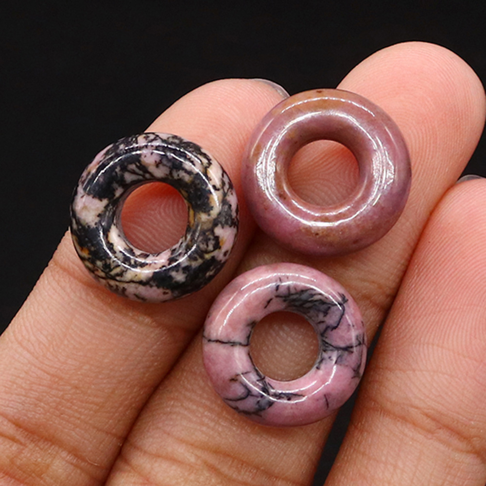 14:Black lines and red patterns