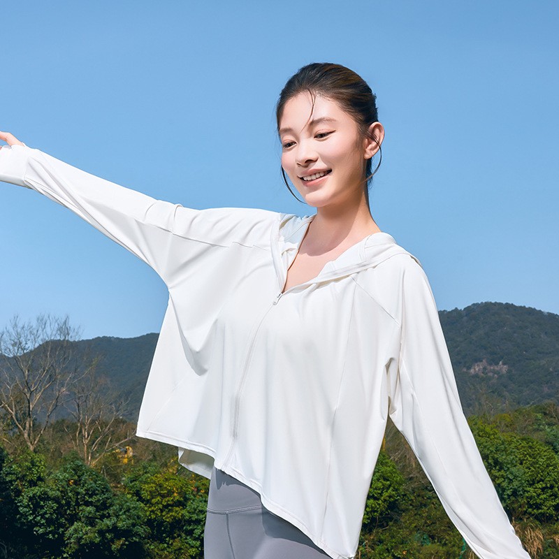 Cloud white-cloak style