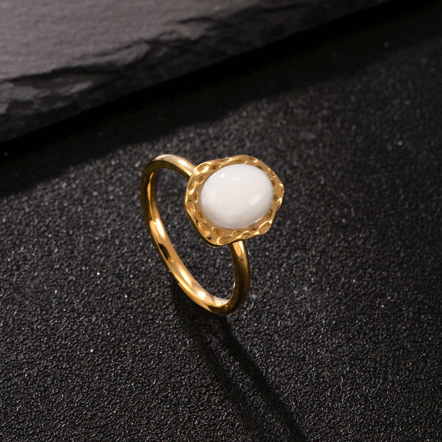 7:Gold (white natural stone)