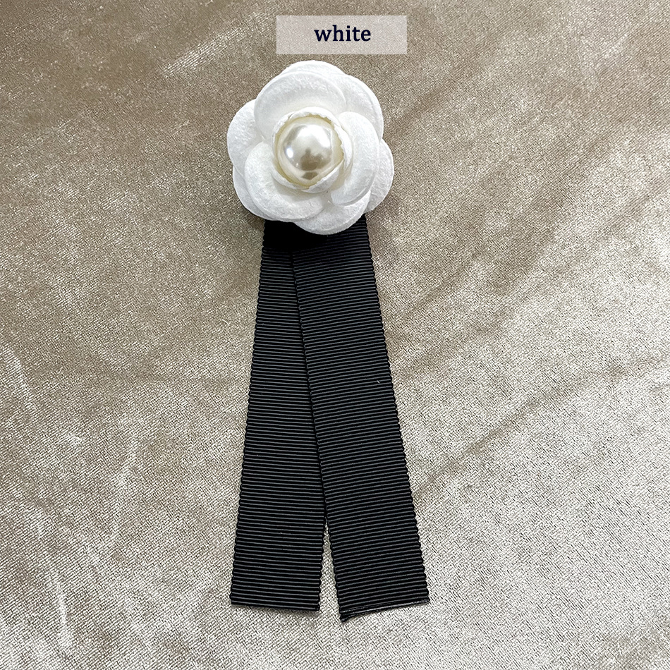 4:0916 white brooch