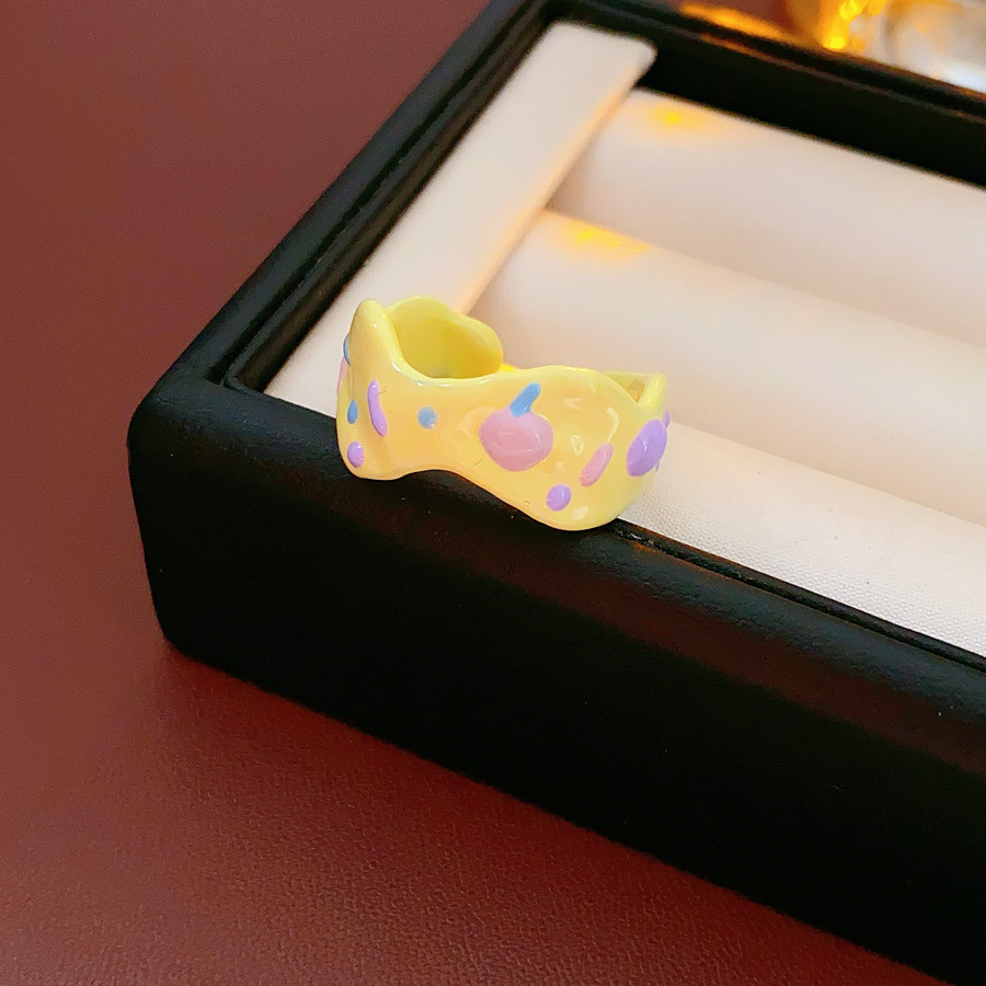 3:3#Ring-yellow-spots