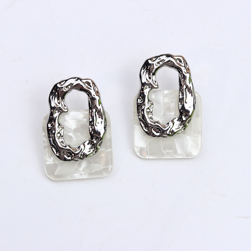 3:Silver color stitching