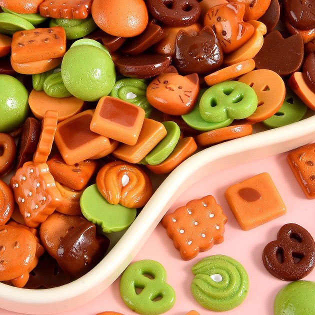 18:Square coffee biscuits