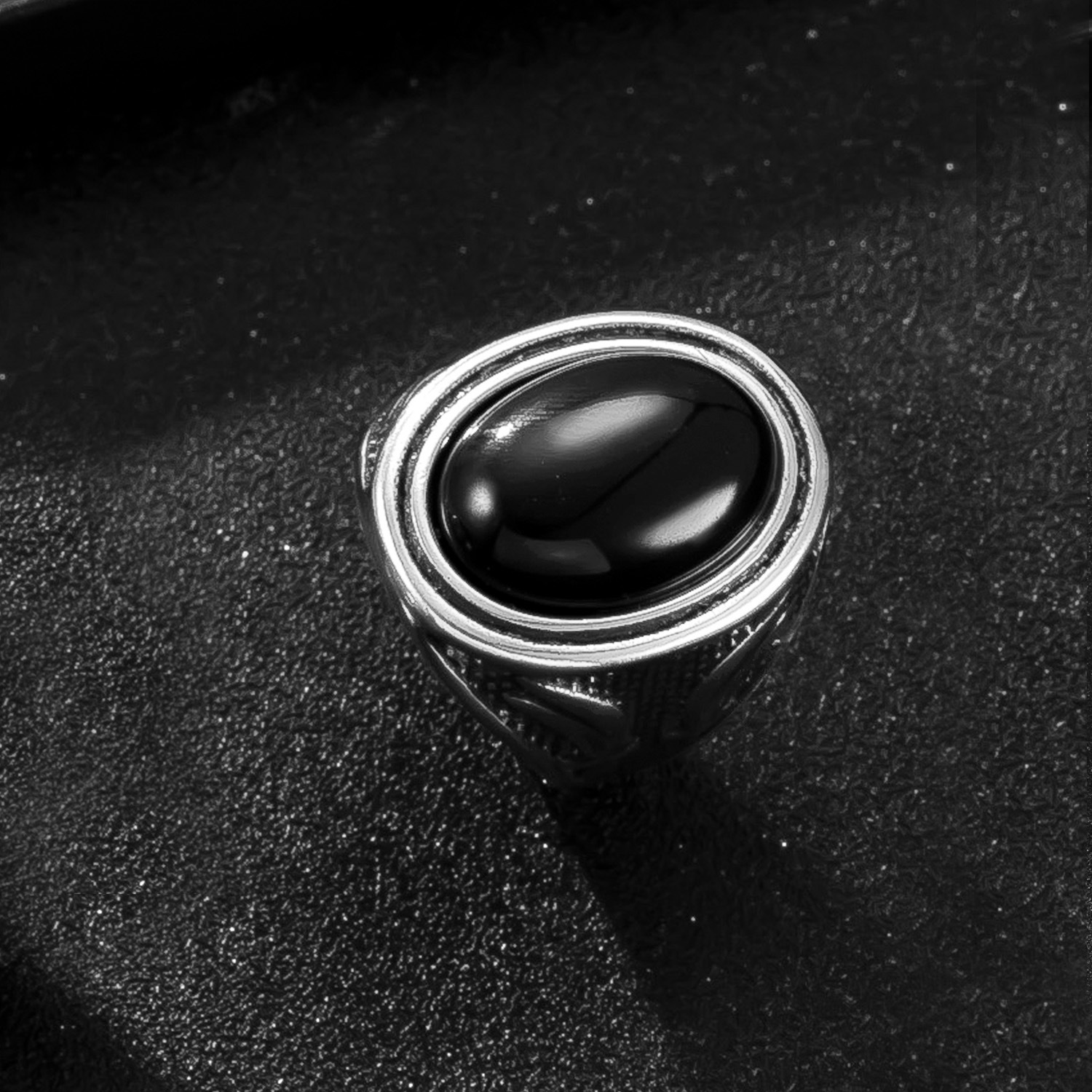 Large oval  US Size #9