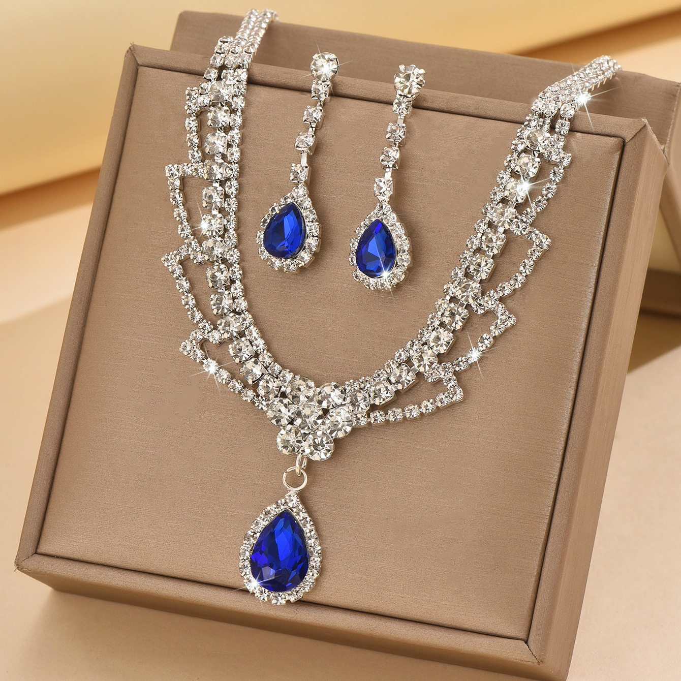 1:silver sapphire suit