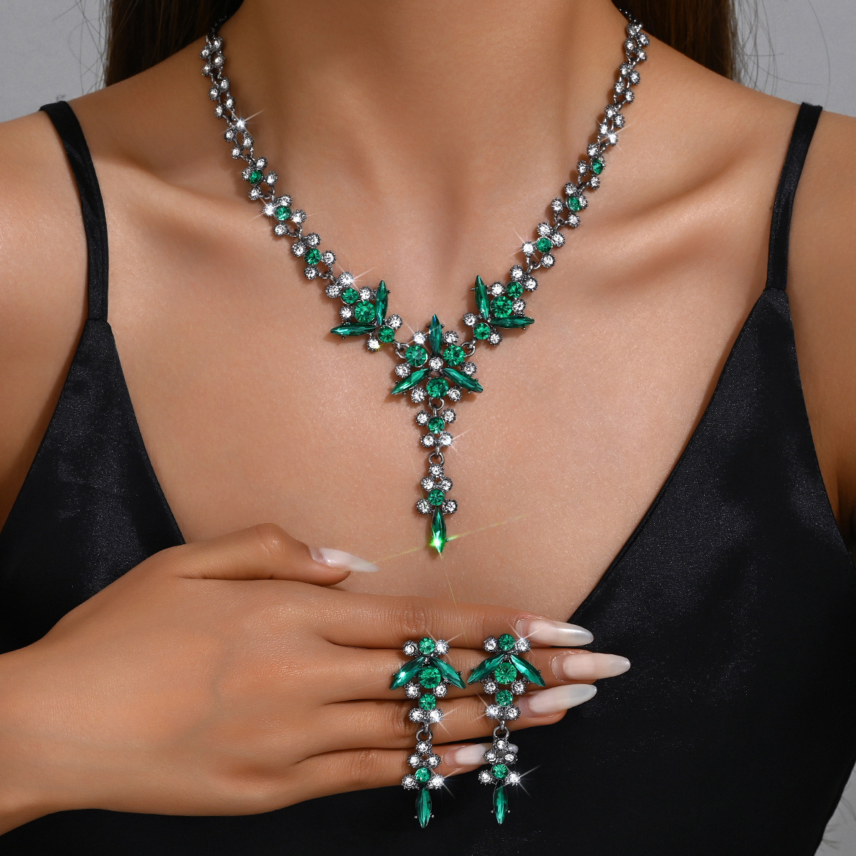 4:black green necklace earrings