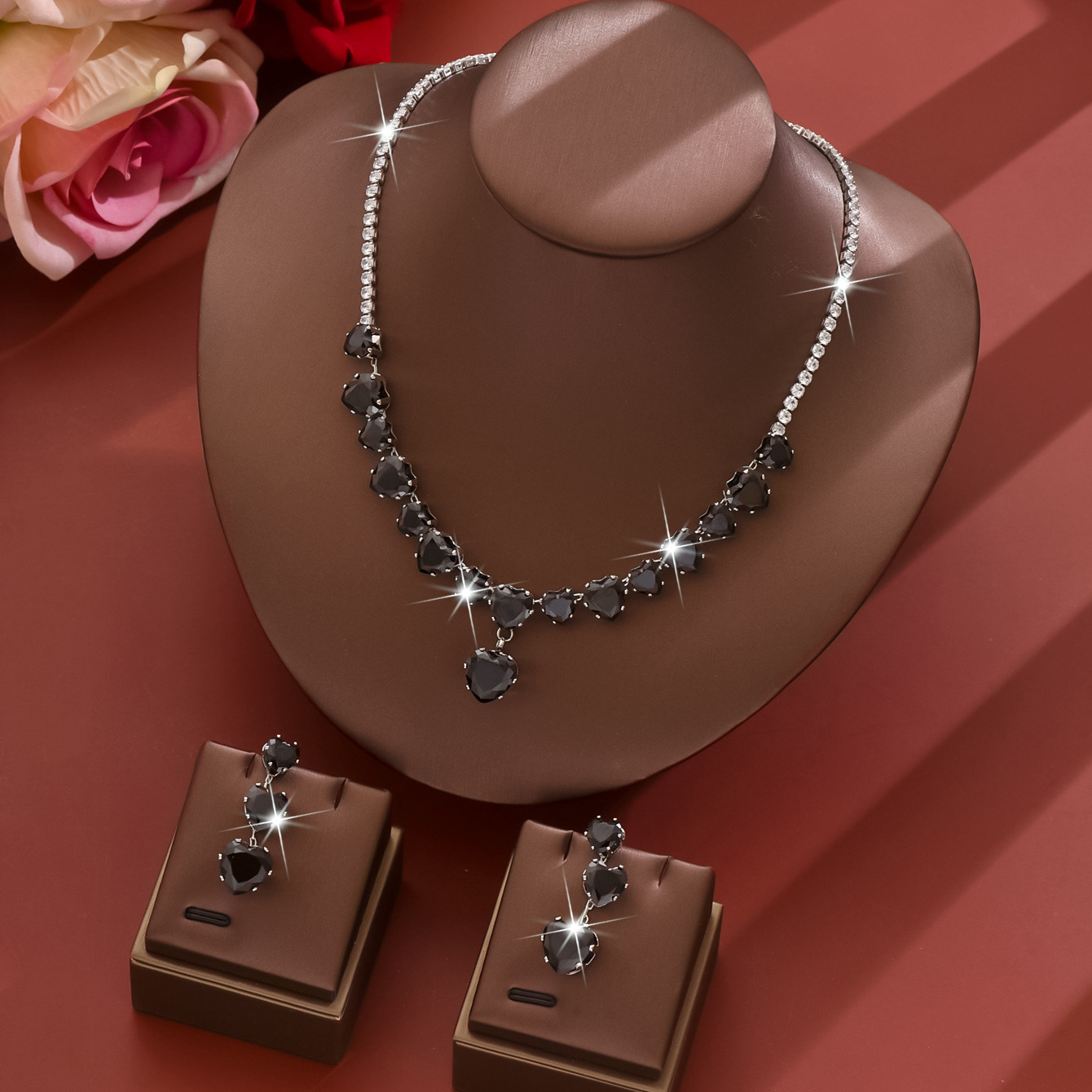 2:black necklace   earrings