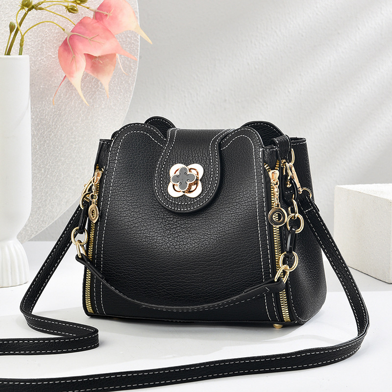 Four leaf clover black