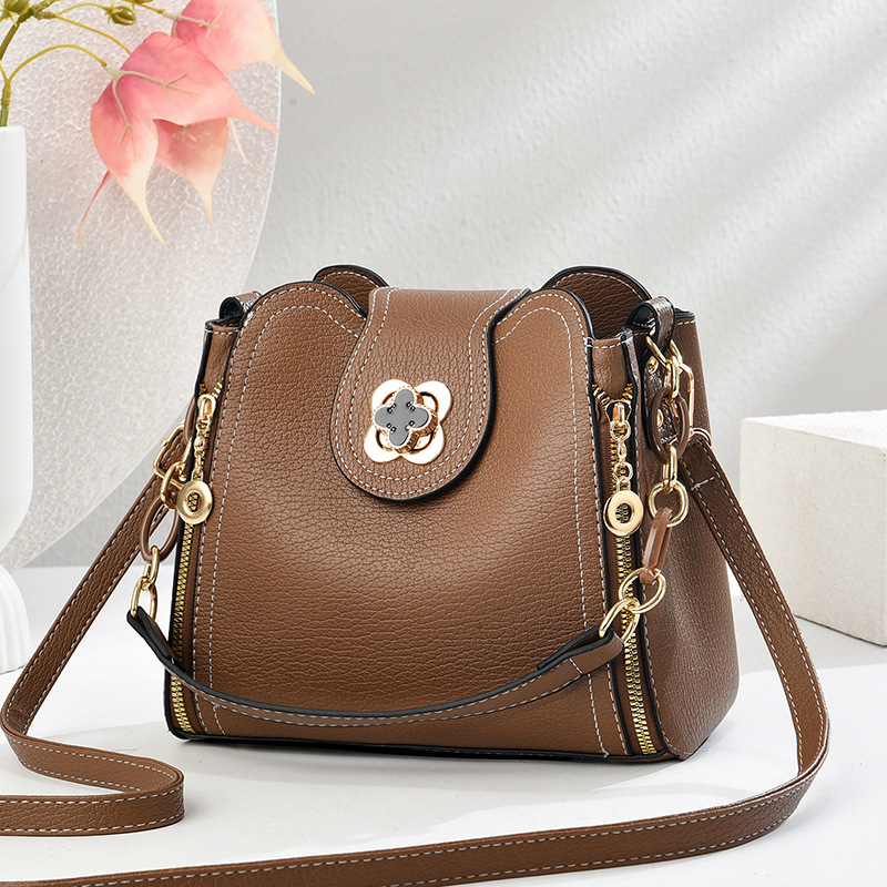 Four leaf clover dark khaki