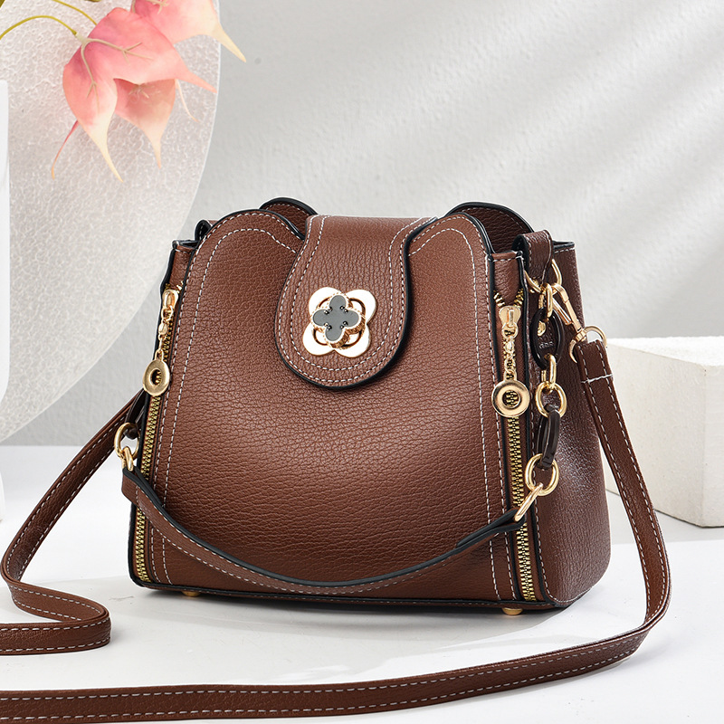 Four leaf clover brown