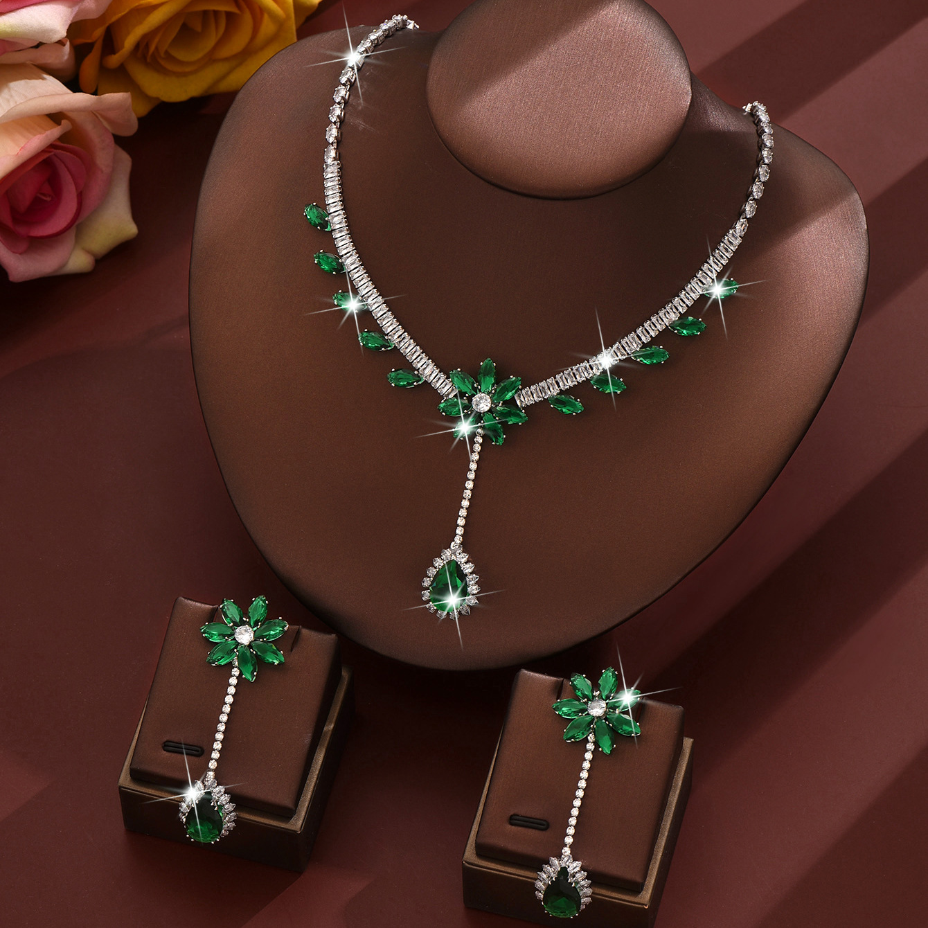 2:green necklace   earrings