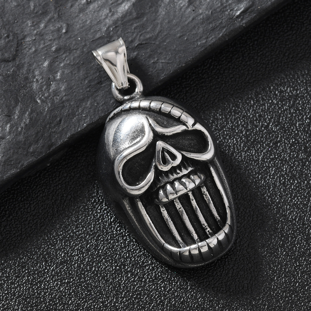 1:Scarred grimace skull