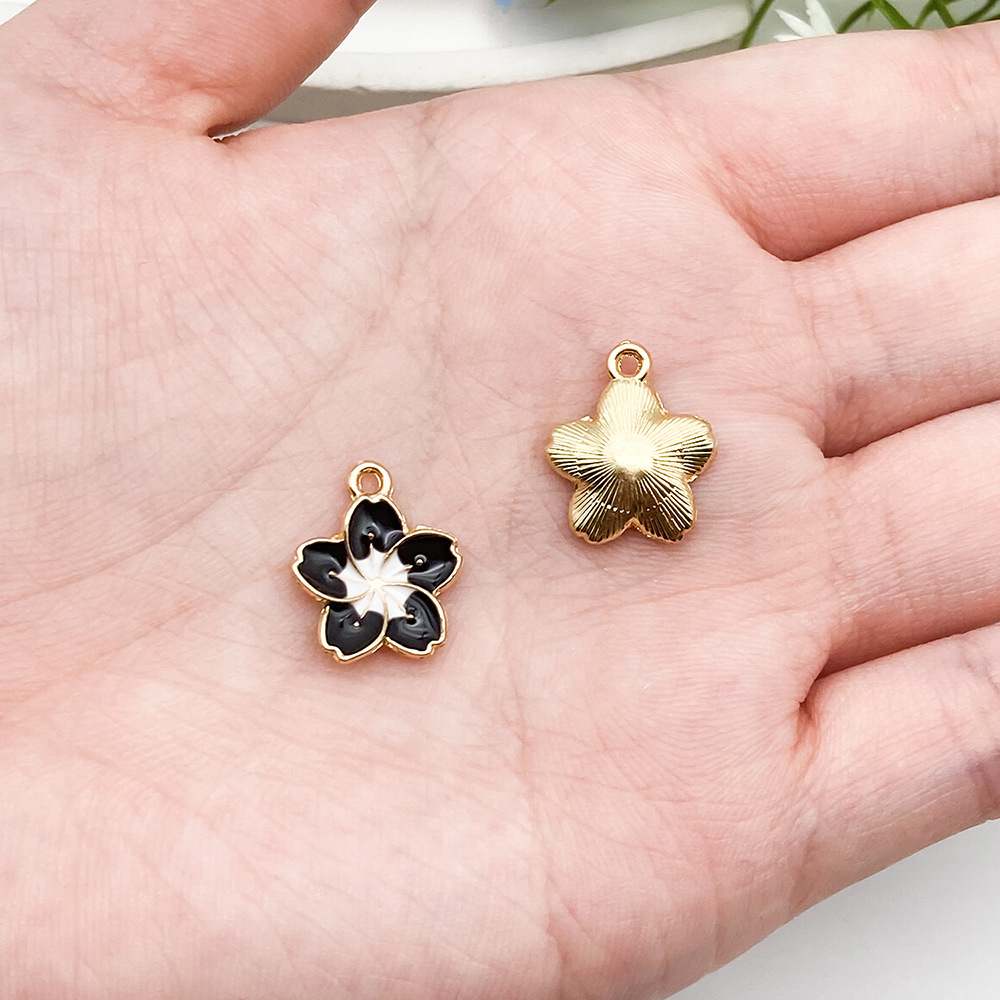 4:1 black drip daisies 16x13mm-19628-0.7g