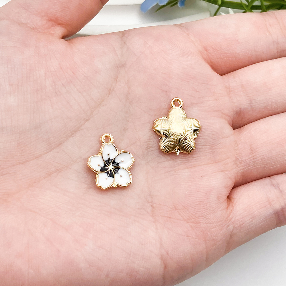 6:1 white drip daisies 16x13mm-19630-0.7g