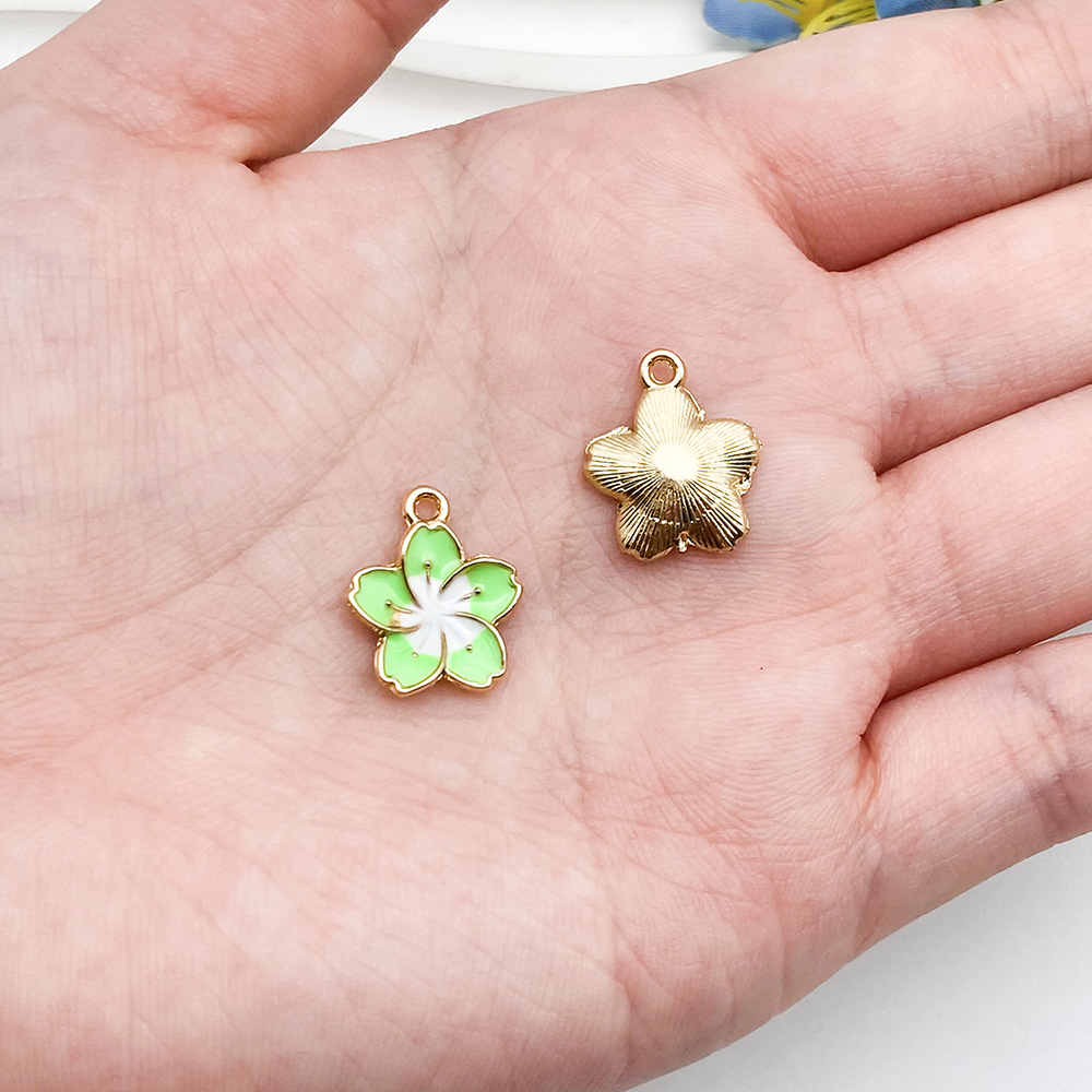 7:1 green drip daisies 16x13mm-19631-0.7g