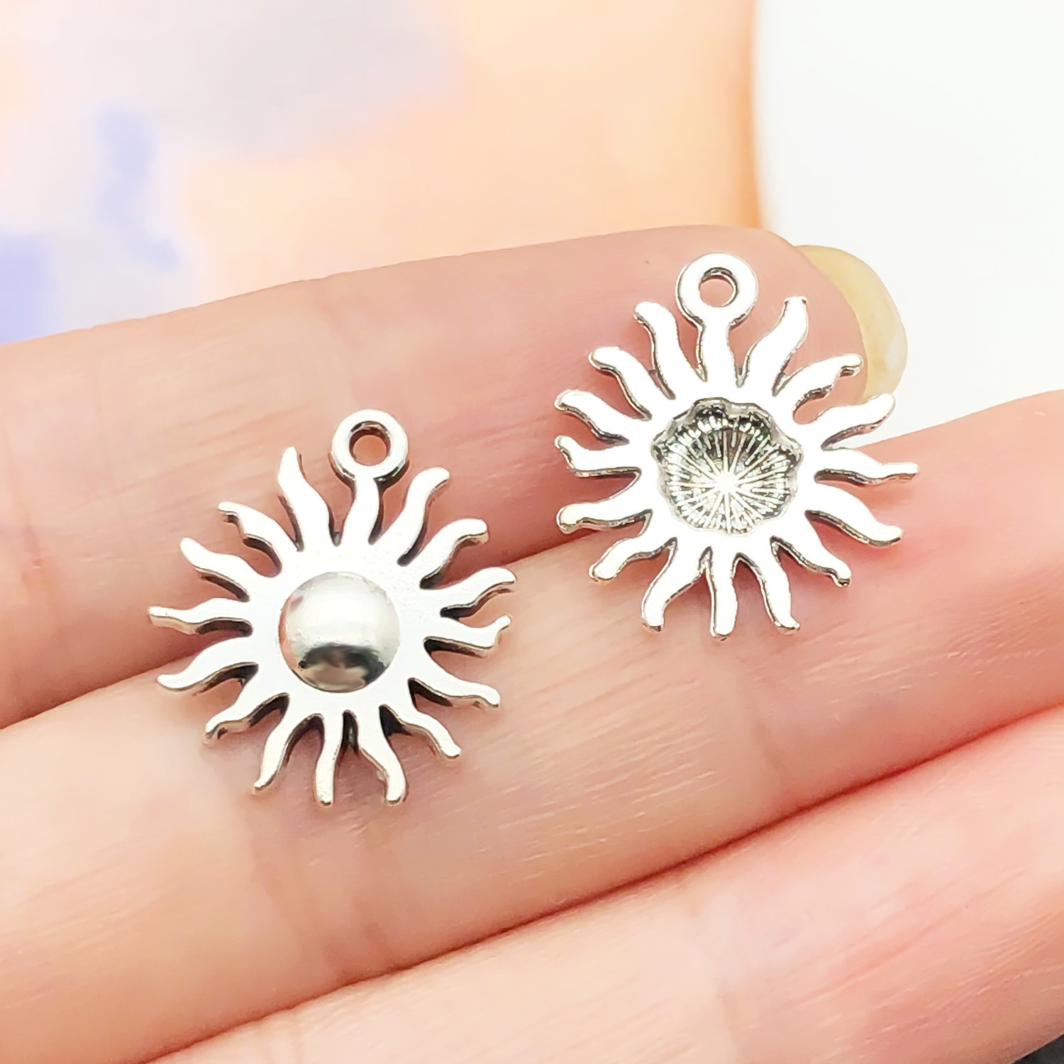 22337-1 ancient silver zinc alloy sun 17x15mm-1.0g