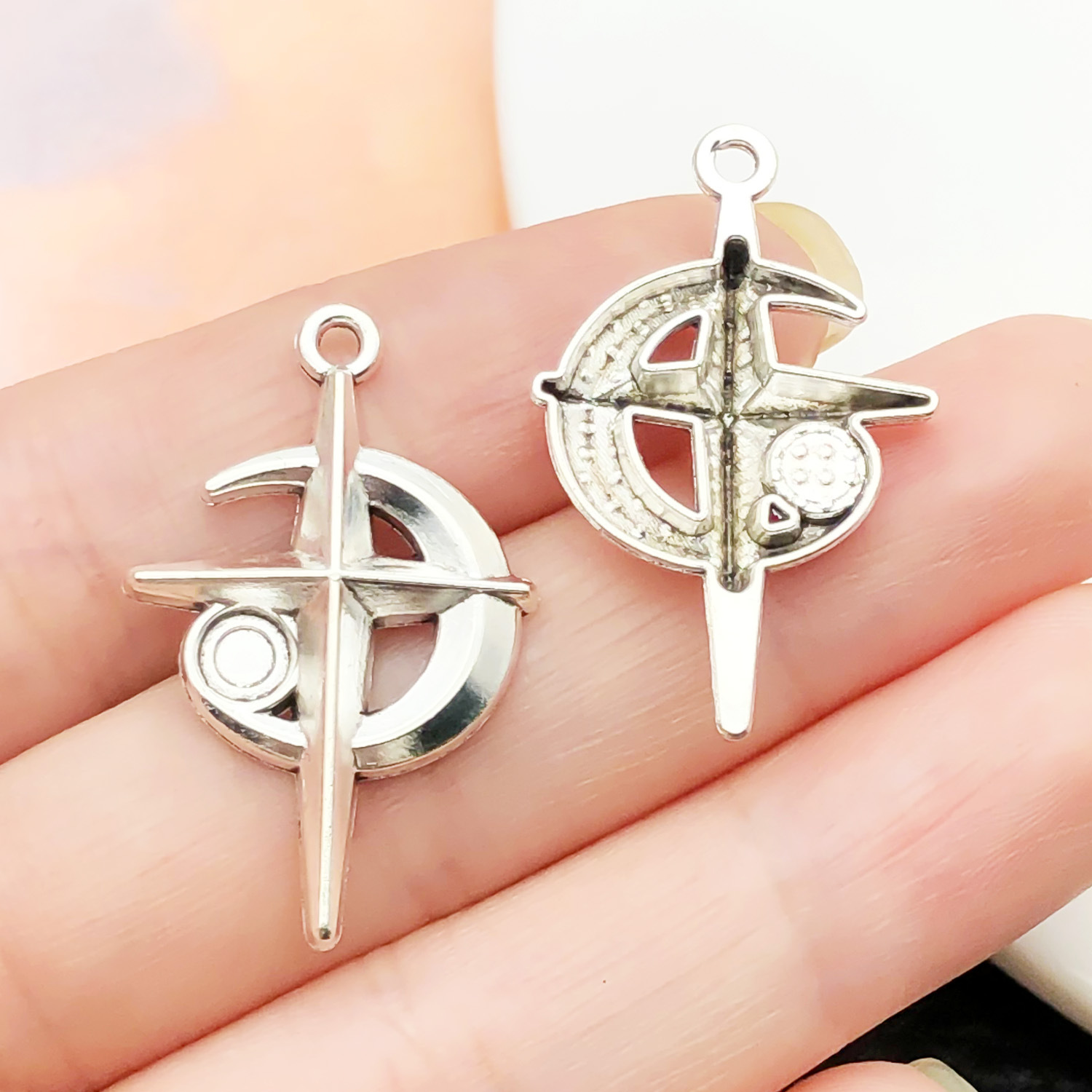 11:22339-1 ancient silver zinc alloy four-pointed star moon cross 30x19mm-1.3g drill bit about 4mm