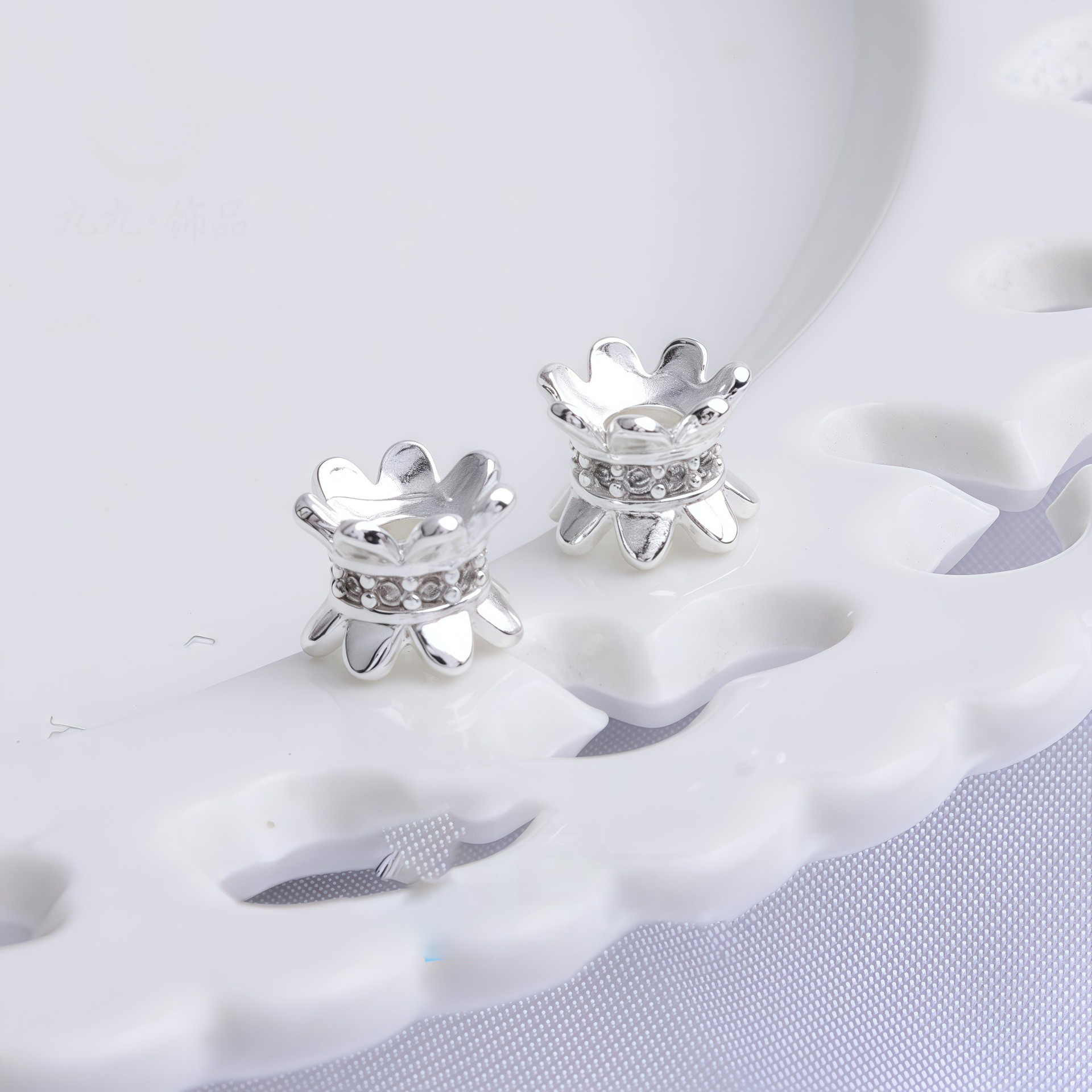 Silver/1 piece Small/double-ended flower receptacl