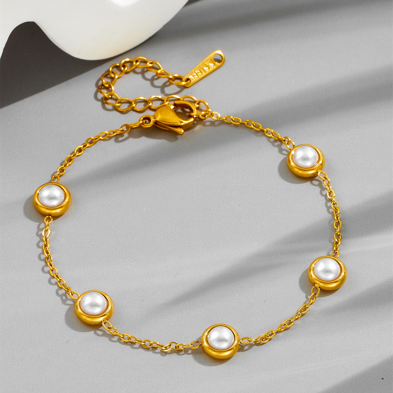 White pearl bracelet