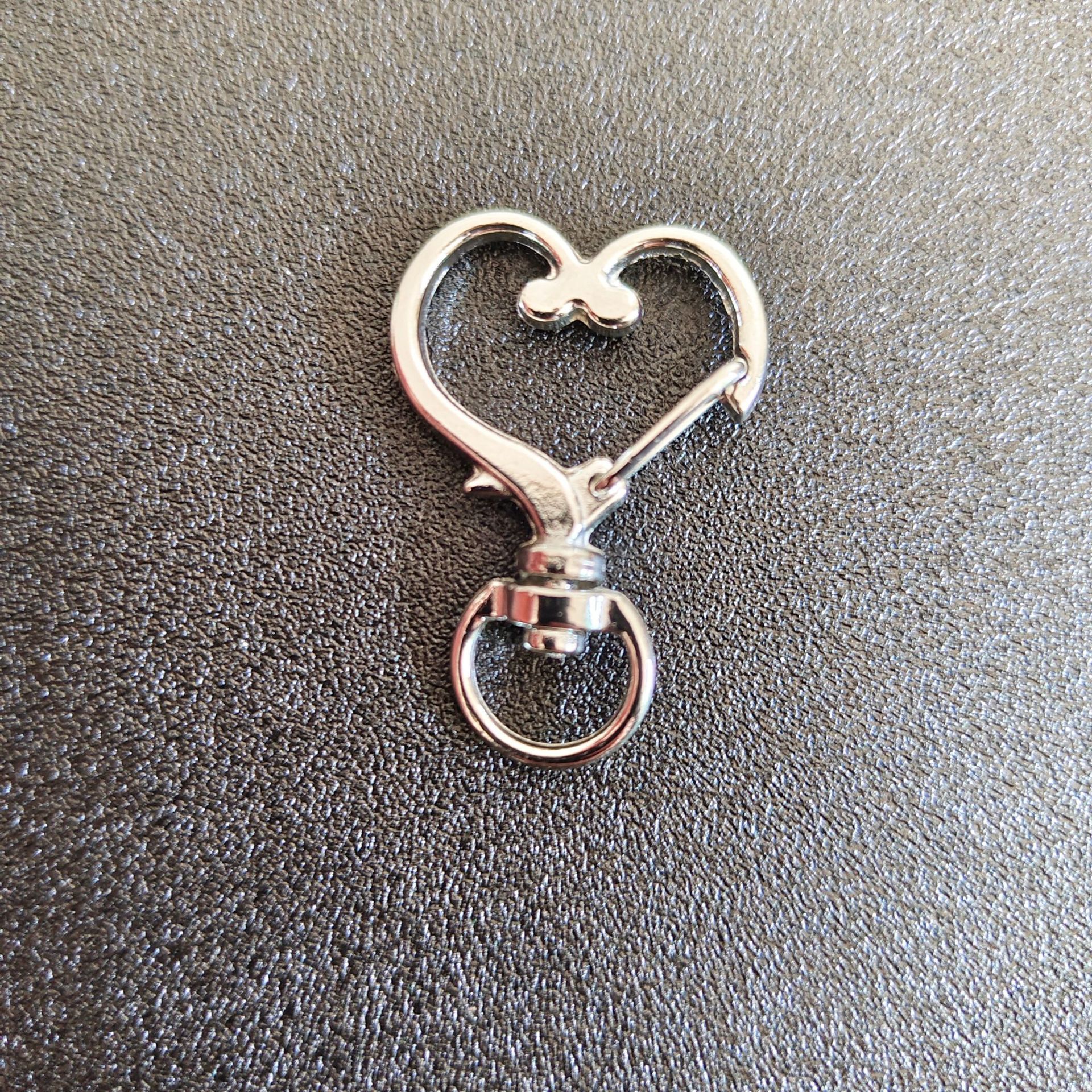 6:White k silver peach heart flower buckle