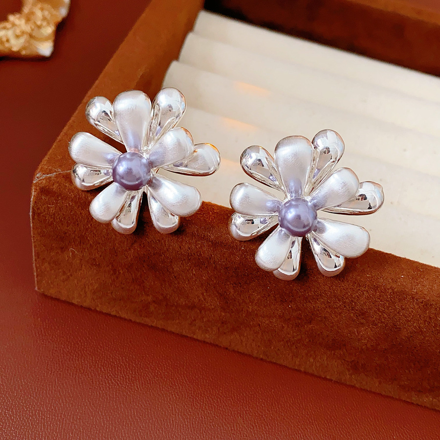 3:silver-gray pearl ear clip (real gold plating)