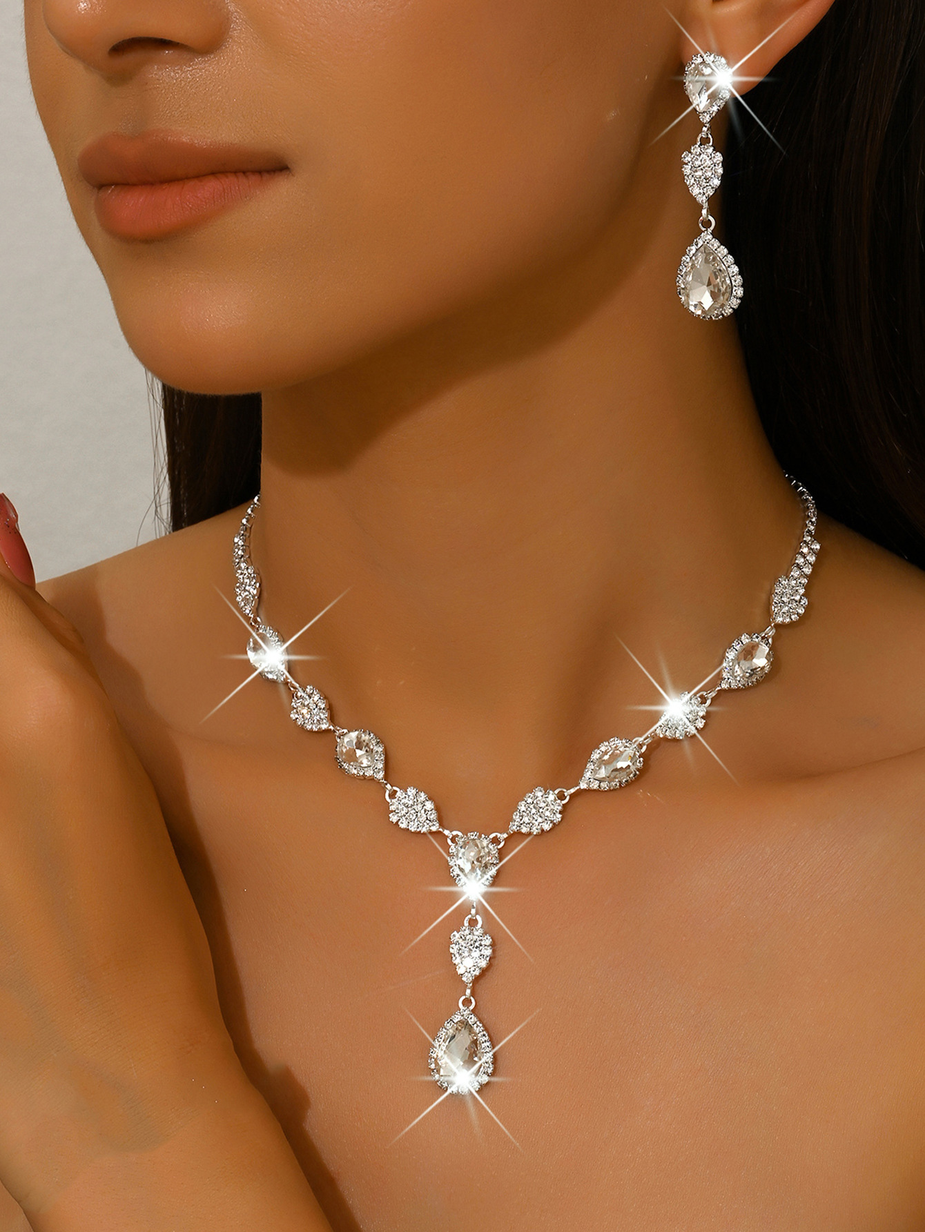 2:1662 white necklace earrings