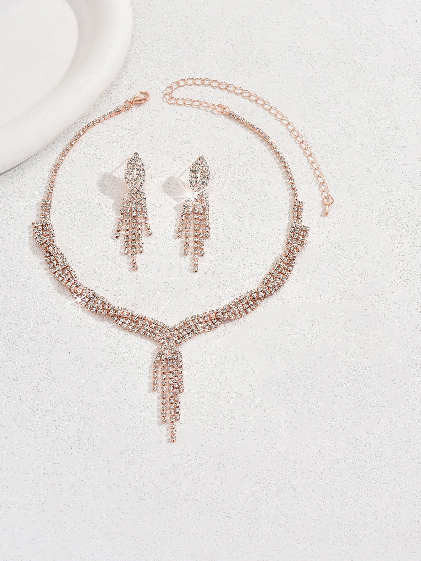 4:C rose gold necklace earrings