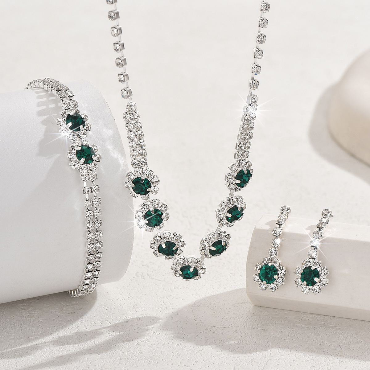 8:H/ green necklace earrings bracelet set