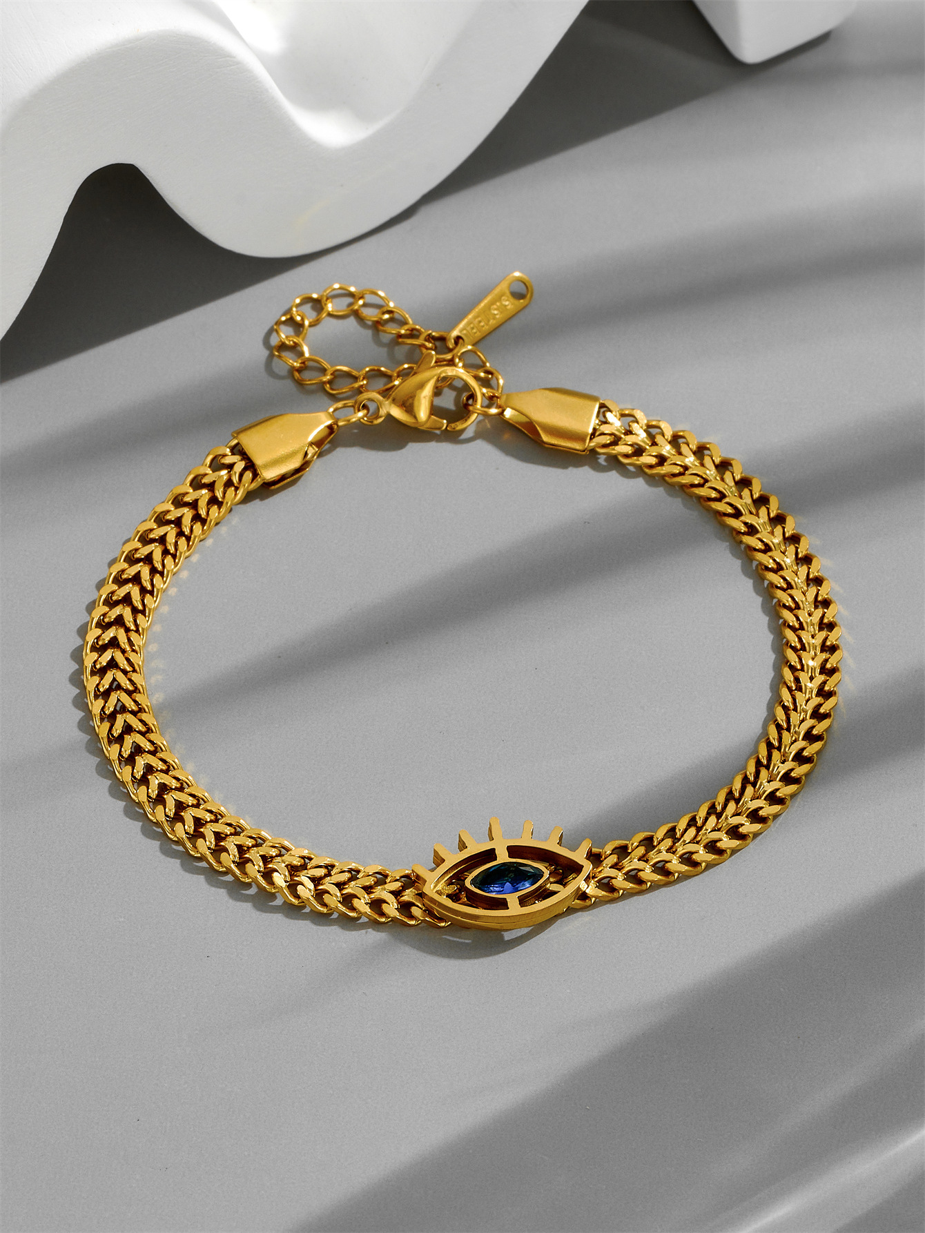 3:black eye bracelet