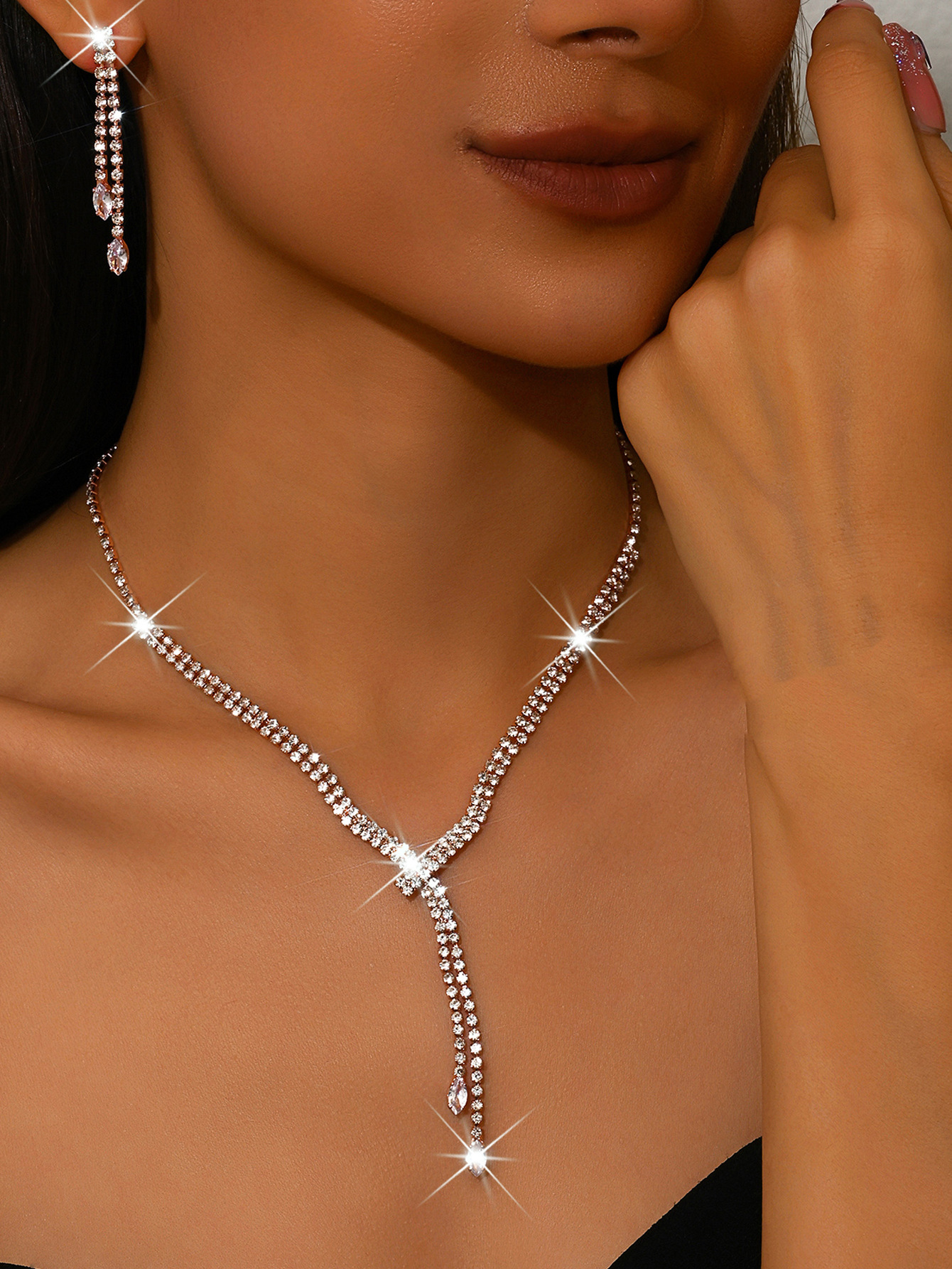 4:D rose gold necklace earrings